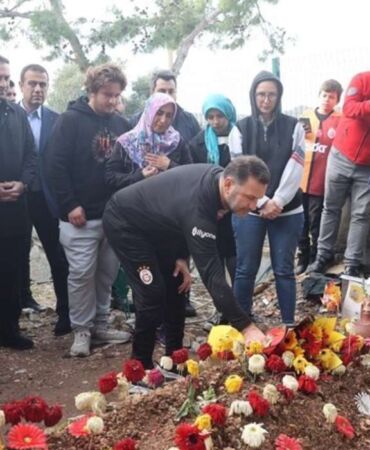 Galatasaray'dan Yiğit Kurt'un mezarına ziyaret 'Galatasaray yolunda vefat eden bir kişi'