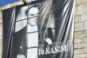 Gelibolu Belediyesi’nden tepki çeken 10 Kasım afişi Atatürk parmaklıklar ardında