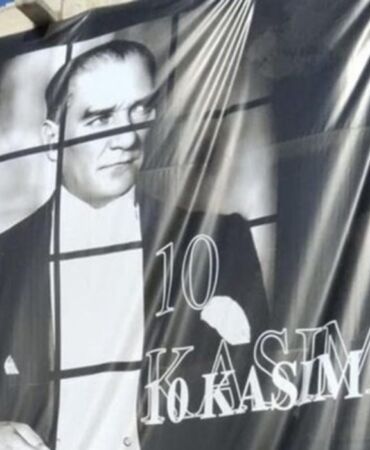 Gelibolu Belediyesi’nden tepki çeken 10 Kasım afişi Atatürk parmaklıklar ardında