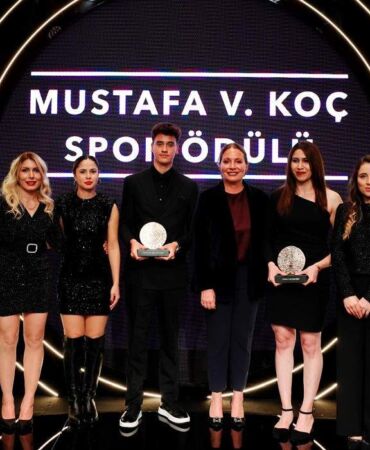 Golbol Kadın Milli Takımı ve Milli Yüzücü Kuzey Tunçelli 2024 Mustafa V. Koç Spor Ödülü’nün sahibi oldu