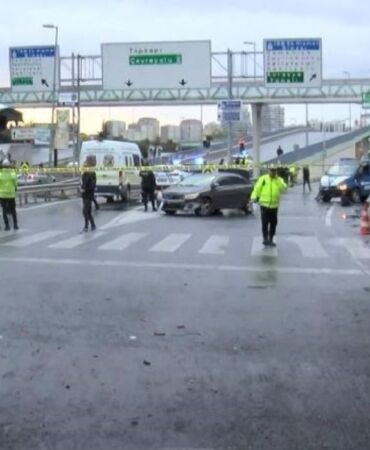 İETT otobüsü polis aracına çarptı 1 polis şehit oldu