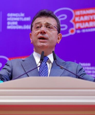 İmamoğlu'ndan konser eleştirilerine 'uçaklı' yanıt 'Devlet öyle; ‘Ey! Ey!’ diyerek güçlü olmaz
