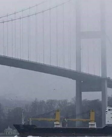 İstanbul Boğazı'nda gemi trafiği çift yönlü askıya alındı