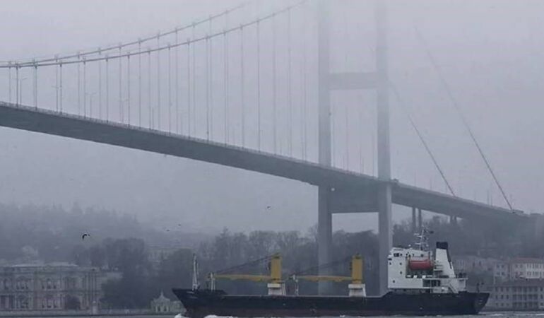 İstanbul Boğazı’nda sis nedeniyle gemi trafiği durduruldu!
