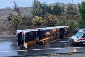 İstanbul'da feci kaza! Yolcu otobüsü devrildi Ölü ve yaralılar var