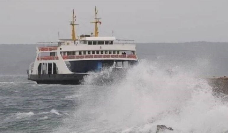 İstanbul'da kuvvetli yağış etkili oldu... Vapur seferleri iptal edildi
