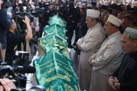 İzmir’de yürek yakan facia 5 kardeş son yolculuğuna uğurlandı
