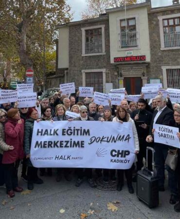 Kadıköy, Halk Eğitim Merkezi için ayakta