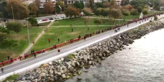 Kadıköy’de Ata’ya saygı zinciri oluşturuldu!