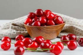 Kızılcık meyvesi nasıl tüketilir Kızılcık hangi hastalıklara iyi gelir Kızılcık kanı sulandırır mı