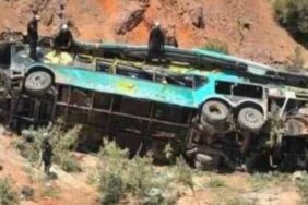 Minibüs uçuruma yuvarlandı 10 kişi hayatını kaybetti