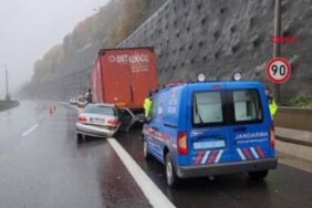 Otomobil, TIR’a çarptı Ölü ve yaralılar var