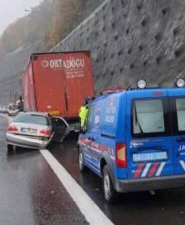 Otomobil, TIR’a çarptı Ölü ve yaralılar var
