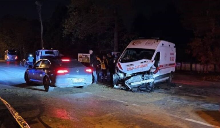 Sakarya'da feci kaza Ölü ve yaralılar var!