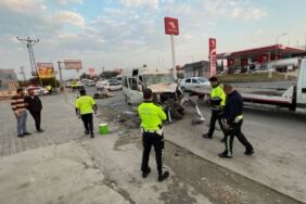 Şanlıurfa'da TIR ile minibüs çarpıştı Çok sayıda yaralı var