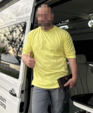 Seyyar 'güzellik uzmanı', VIP minibüsünde yakalandı