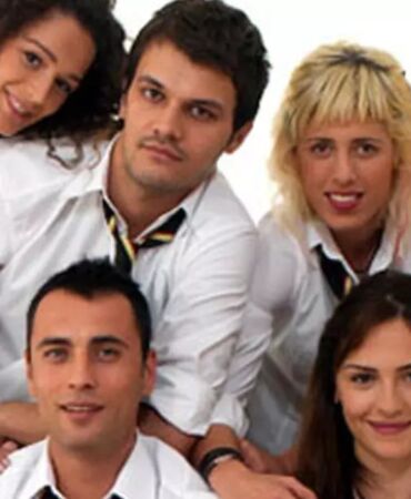 Sinem Uslu paylaştı… Arka Sıradakiler oyuncuları yıllar sonra buluştu!