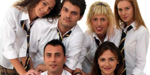 Sinem Uslu paylaştı… Arka Sıradakiler oyuncuları yıllar sonra buluştu!