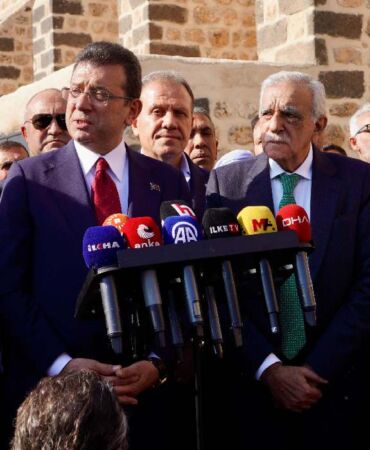TBB Başkanı Ekrem İmamoğlu, seçilmiş Mardin Büyükşehir Belediye Başkanı Ahmet Türk'ü ziyaret etti