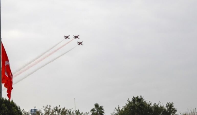 Türk Yıldızları, Atatürk’ü 10 Kasım’da gökyüzünde andı