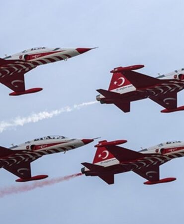 Türk Yıldızları 'Ata'ya saygı' uçuşu yapacak