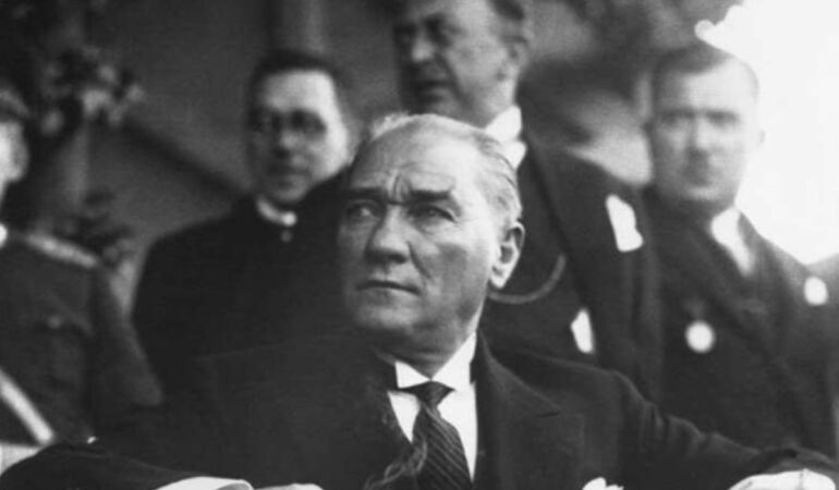 Ünlülerden '10 Kasım Atatürk'ü Anma Günü' paylaşımlar