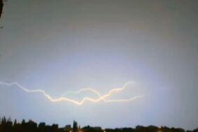 Antalya'da şimşekler gökyüzünü aydınlattı