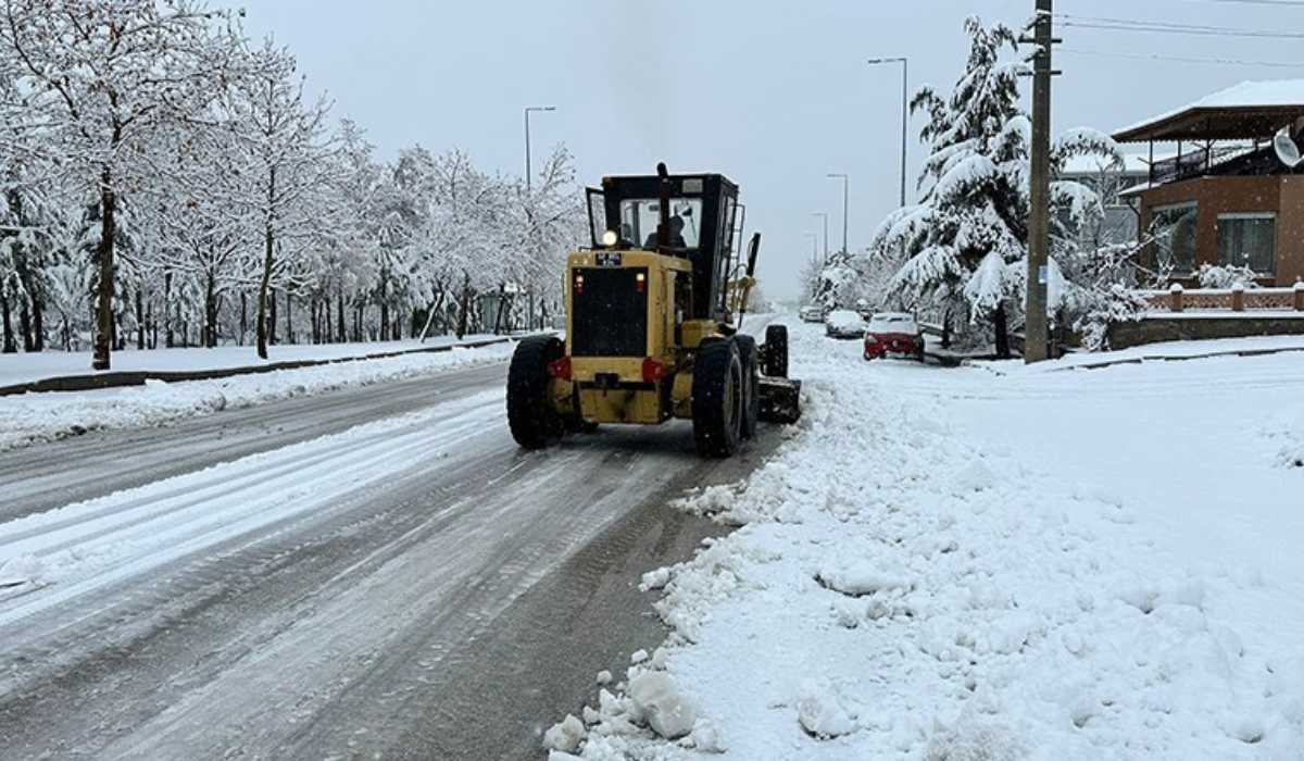 Isparta'da yoğun kar yağışı yaşamı olumsuz etkiledi