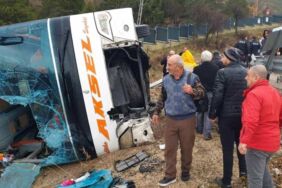 Isparta'da yolcu otobüsü devrildi Ölü ve yaralılar var