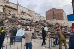 İstanbul Güngören'de bina çöktü