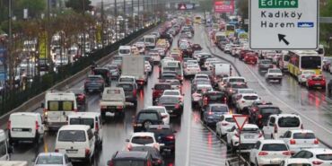 İstanbul'da haftanın ilk iş gününde trafik durma noktasına geldi