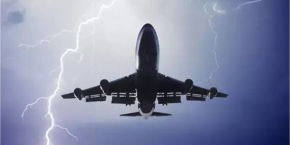 Gökyüzünde korkutan anlar: İstanbul-Bodrum uçağına yıldırım isabet etti!