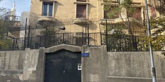 Son Dakika… Türkiye’nin Şam Büyükelçiliği’nde Türk bayrağı göndere çekildi!