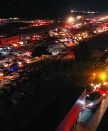 Suriyeliler dönüyor! Şam'da uzun araç kuyrukları oluştu