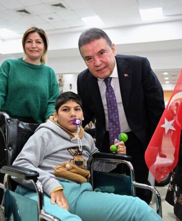 BAŞKAN BÖCEK; "ENGELSİZ BİR ANTALYA İÇİN ÇALIŞIYORUZ'