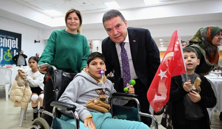 BAŞKAN BÖCEK; "ENGELSİZ BİR ANTALYA İÇİN ÇALIŞIYORUZ'