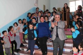 38 yıllık öğretmene, Ferdi Tayfur şarkılı veda1