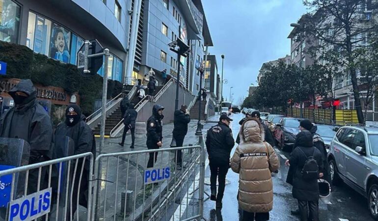 Belediye meclis üyelerine siyasi gözaltı!