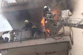 Komşularının yardımıyla yangından kurtuldu