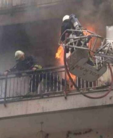 Komşularının yardımıyla yangından kurtuldu