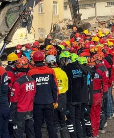 Konya'da çöken binada 1 kişinin cansız bedenine ulaşıldı!