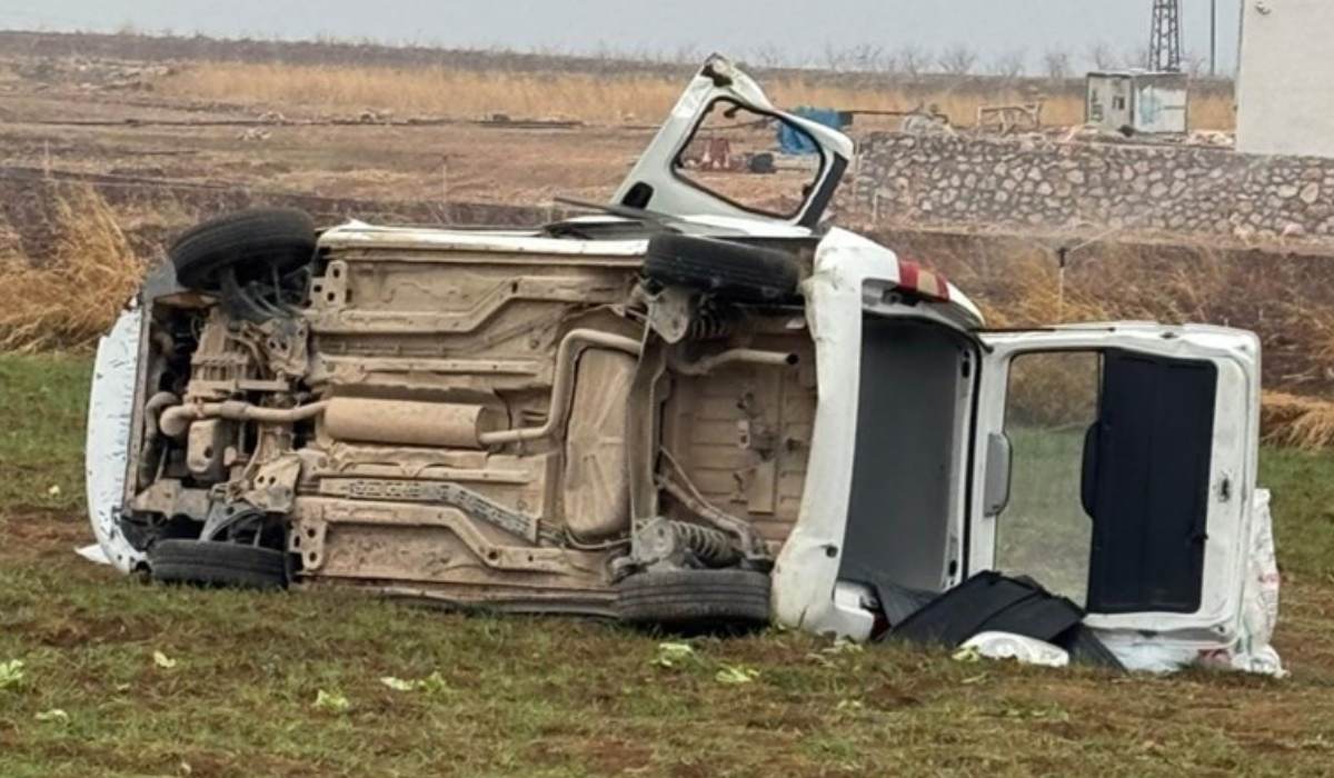 Mardin'de ticari araç, tarlaya uçtu 2 ölü, 4 yaralı