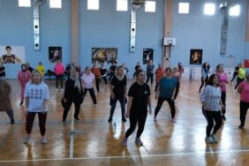 Menemenli kadınlar ücretsiz zumba kursunda buluşuyor