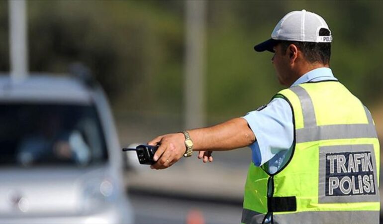 Mersin'de 'Polis çevirmesinin' yerini paylaşan 11 kişi yakalandı