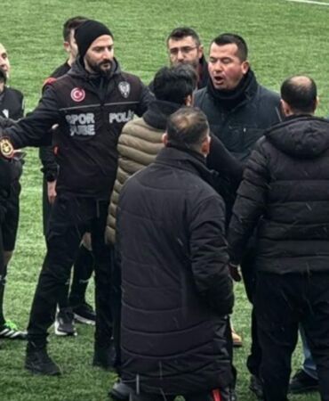 Sivas'ta amatör maçta büyük gerginlik Takım sahadan çekildi