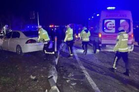 Uşak'ta işçi servisi ile otomobil çarpıştı Çok sayıda yaralı var!