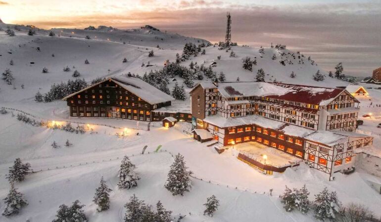 Yangın çıkan Grand Kartal Otel'in gecelik oda fiyatı şoke etti