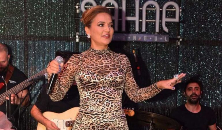 Zayıfladıkça zayıfladı... Demet Akalın’ın çöl pozları gündem oldu!