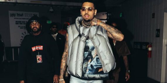 Ünlü şarkıcıdan Warner Bros’a 500 milyon dolarlık dava: ‘Belgesel tecavüzcü olarak tanıtıyor’