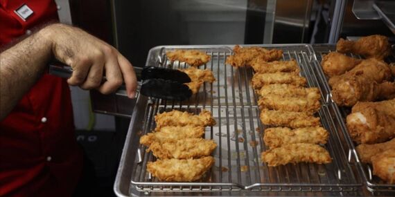 Dünyaca ünlü tavukçu ve pizzacı Türkiye’den çekiliyor